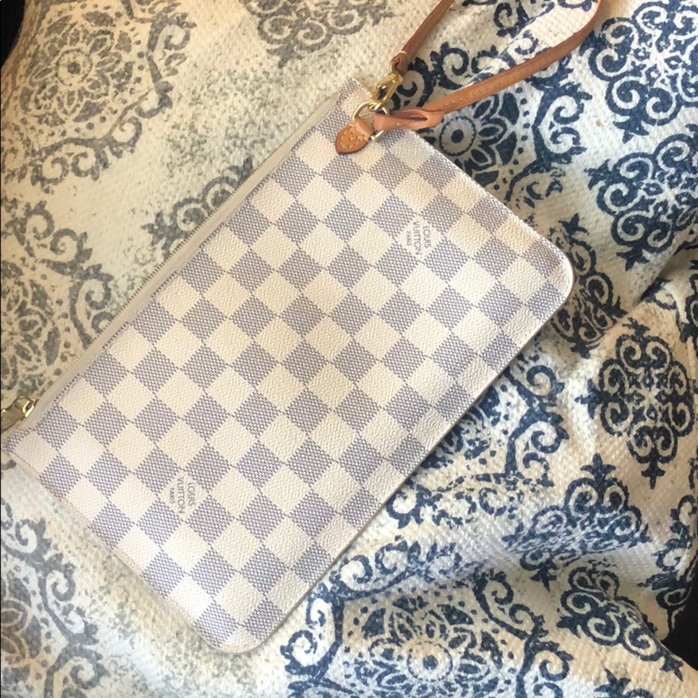 Lv Pochette pouch price firm